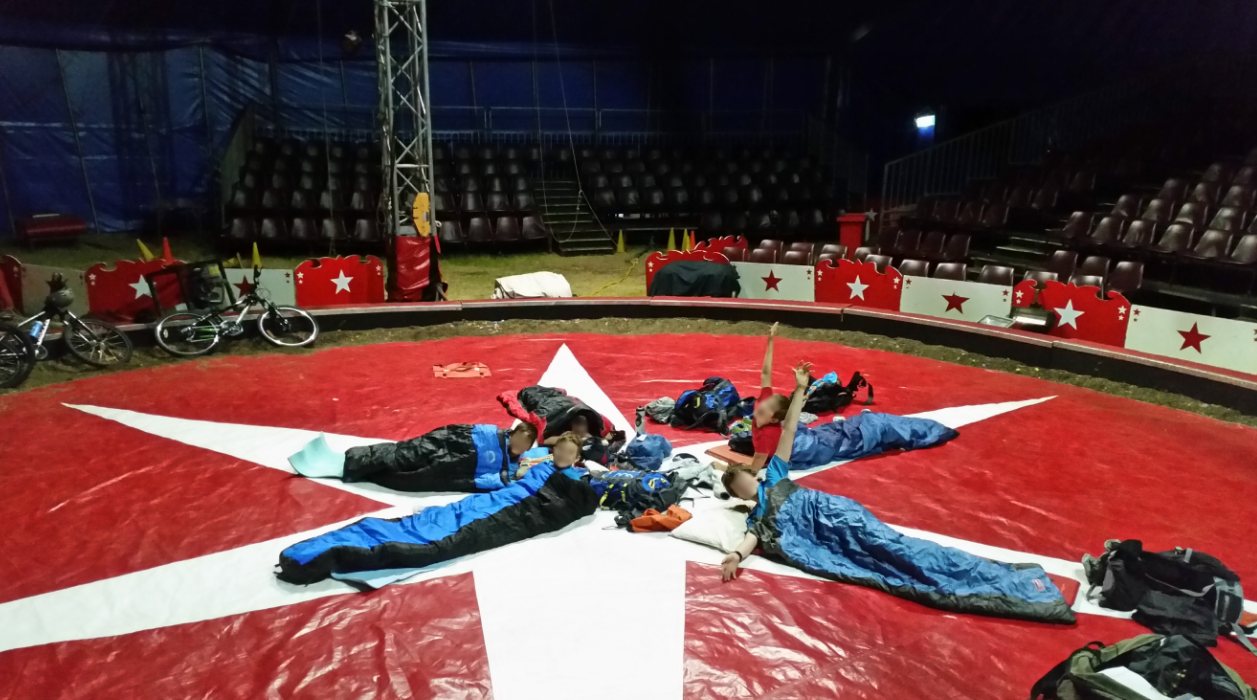 9_circus_sleepover